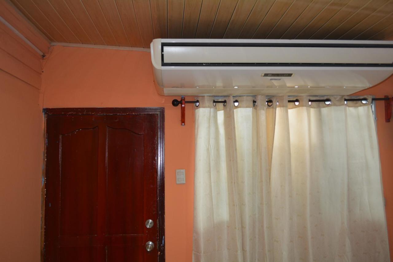 Apartamentos Y Hostal Rudon #1 بورتو كورتيس المظهر الخارجي الصورة