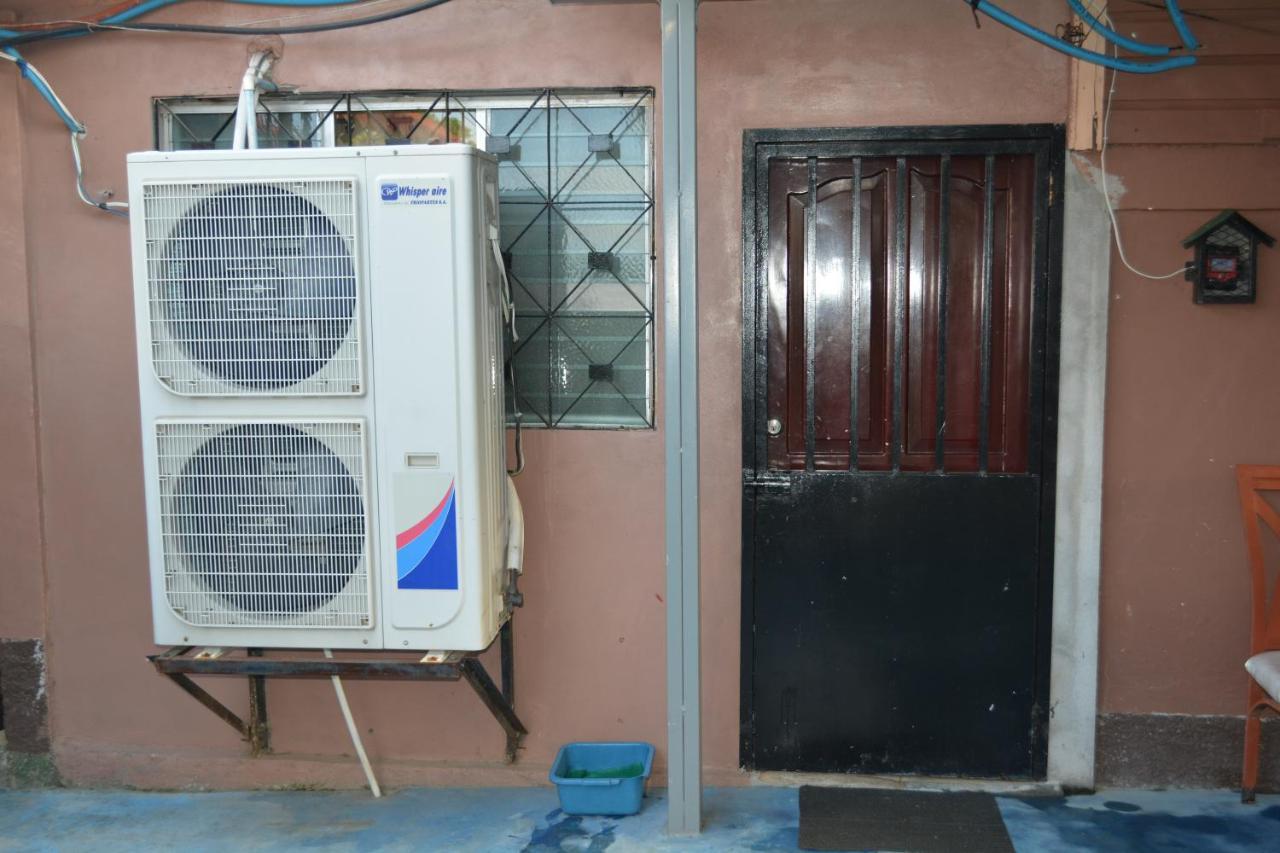 Apartamentos Y Hostal Rudon #1 بورتو كورتيس المظهر الخارجي الصورة
