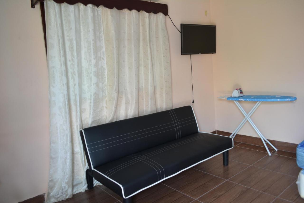Apartamentos Y Hostal Rudon #1 بورتو كورتيس المظهر الخارجي الصورة