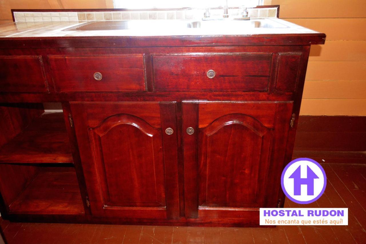 Apartamentos Y Hostal Rudon #1 بورتو كورتيس المظهر الخارجي الصورة